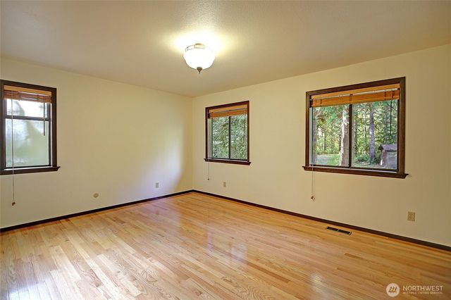 45249 North Brooks Road, Concrete, WA 98327