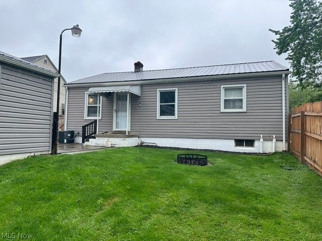 438 10th Street, Struthers, OH 44471