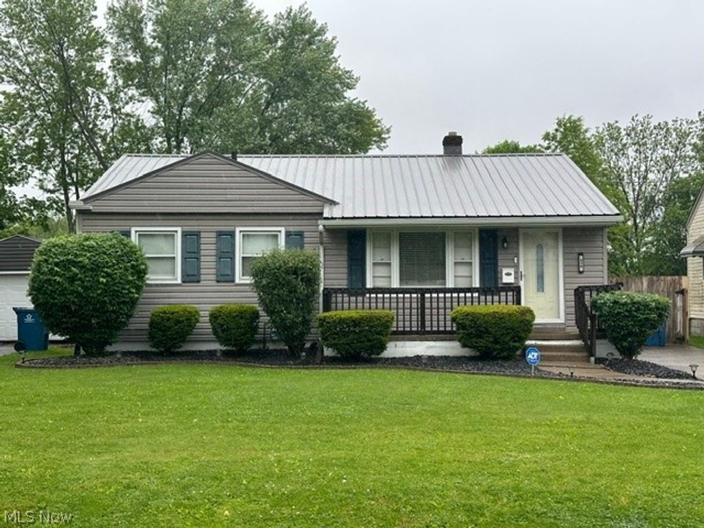 438 10th Street, Struthers, OH 44471