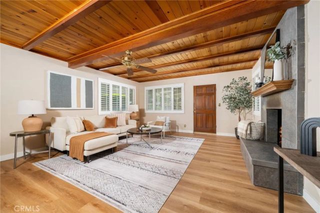 695 N Laurel Avenue, Upland, CA 91786