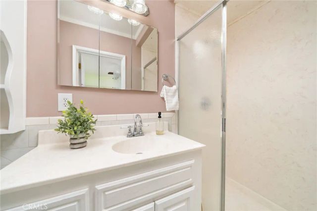 695 N Laurel Avenue, Upland, CA 91786