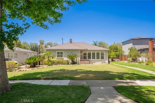 695 N Laurel Avenue, Upland, CA 91786