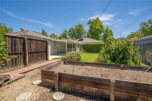 695 N Laurel Avenue, Upland, CA 91786