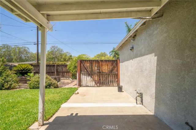 695 N Laurel Avenue, Upland, CA 91786