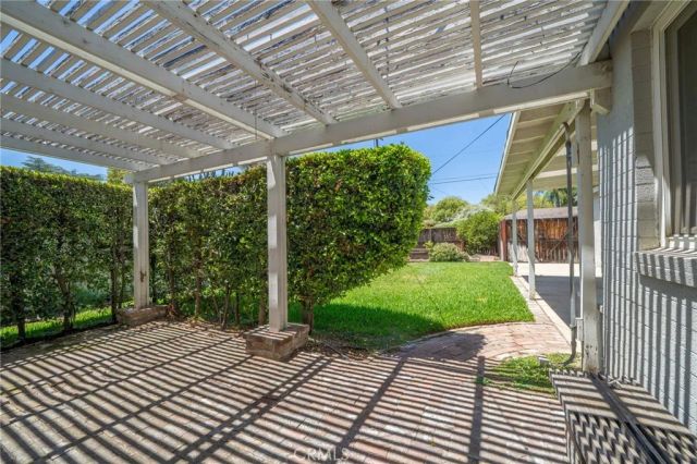 695 N Laurel Avenue, Upland, CA 91786