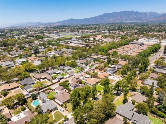 695 N Laurel Avenue, Upland, CA 91786