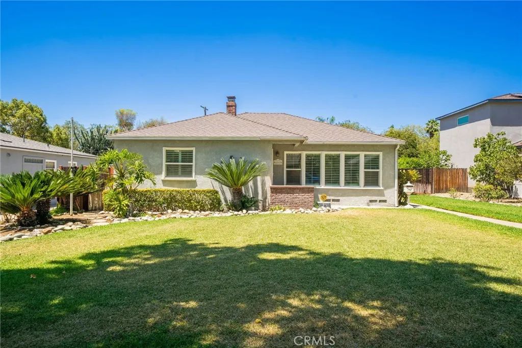 695 N Laurel Avenue, Upland, CA 91786