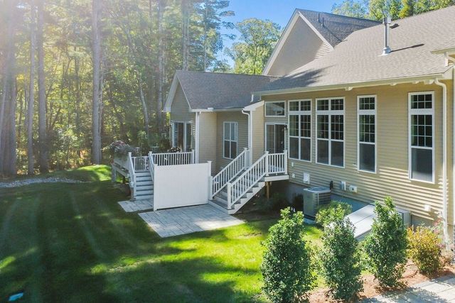 12 Plimpton Farm Rd 12, Millis, MA 02054