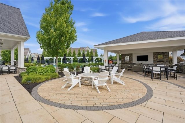12 Plimpton Farm Rd 12, Millis, MA 02054