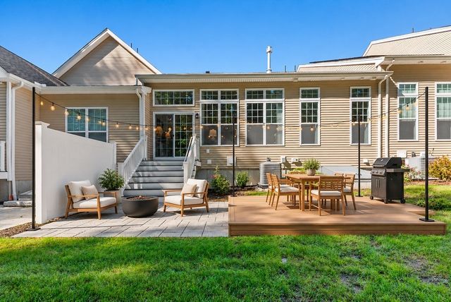 12 Plimpton Farm Rd 12, Millis, MA 02054