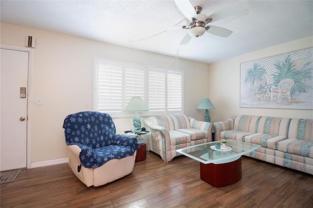 5267 81ST STREET N 21, St Petersburg, FL 33709