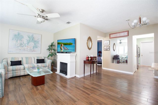 5267 81ST STREET N 21, St Petersburg, FL 33709