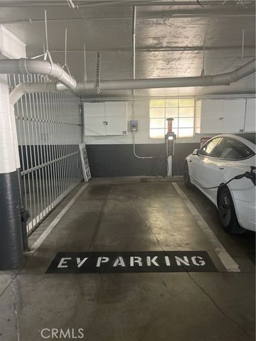 750 N Kings Road 325, West Hollywood, CA 90069