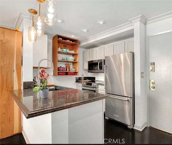 750 N Kings Road 325, West Hollywood, CA 90069