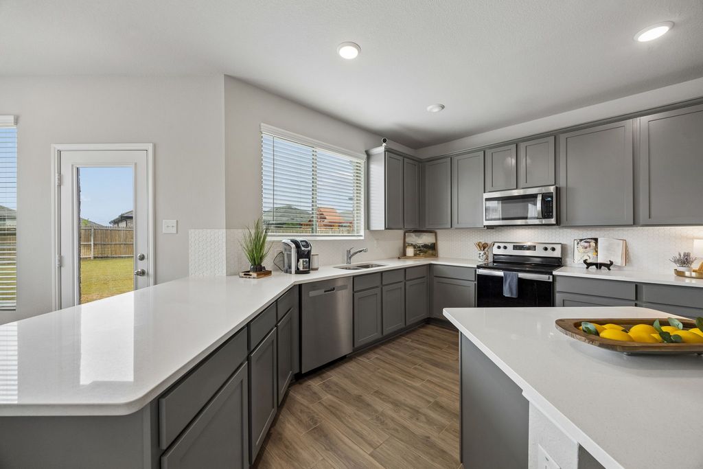 925 Billups Drive, Van Alstyne, TX 75495