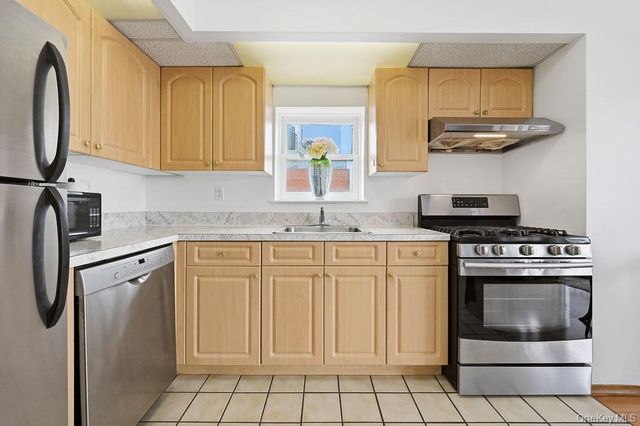 133-36 41st Road 7F, Flushing, NY 11355