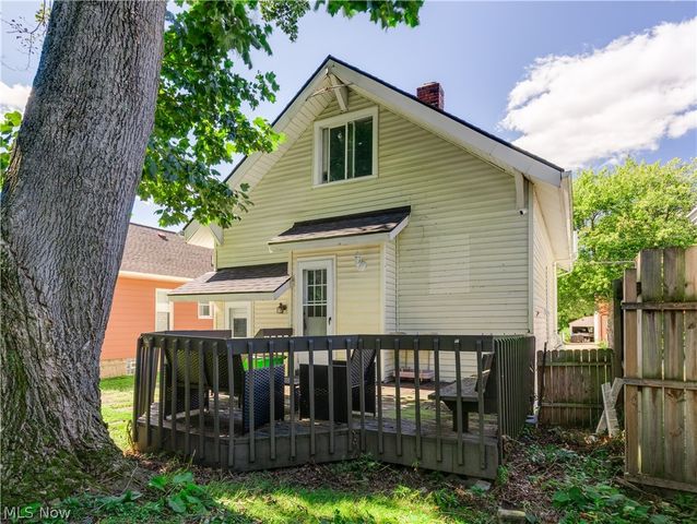 553 Wesleyan Avenue, Barberton, OH 44203