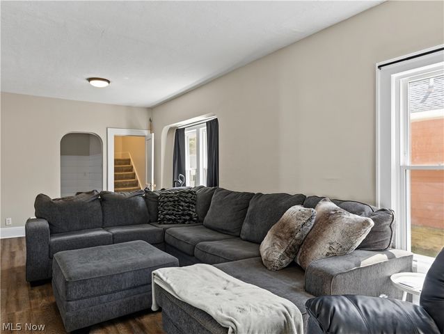 553 Wesleyan Avenue, Barberton, OH 44203