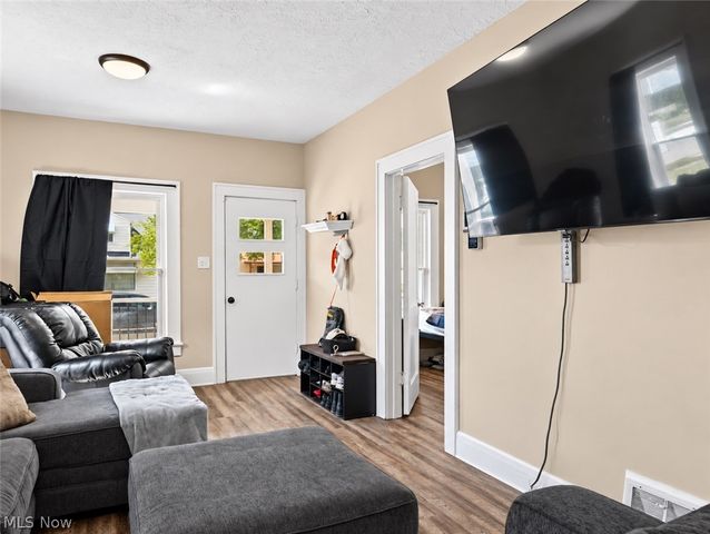 553 Wesleyan Avenue, Barberton, OH 44203
