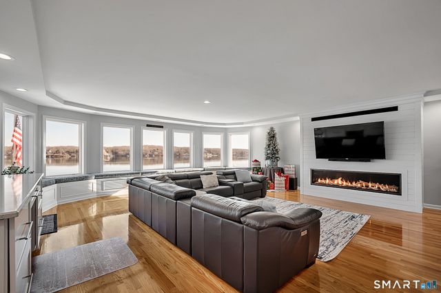 32 Bishops Bay Road, East Lyme, CT 06357