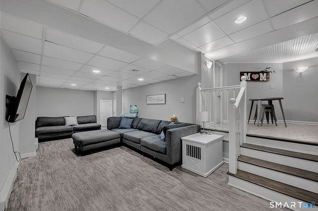 32 Bishops Bay Road, East Lyme, CT 06357