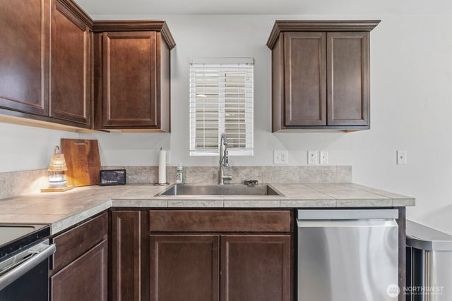 2428 Fiddleback Street NE, Lacey, WA 98516