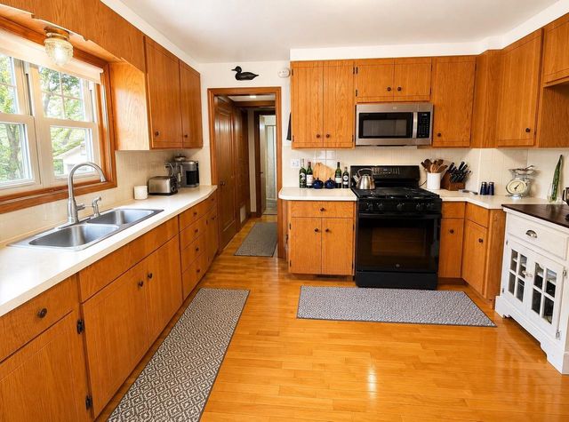 1917 VINLAND STREET, Oshkosh, WI 54901