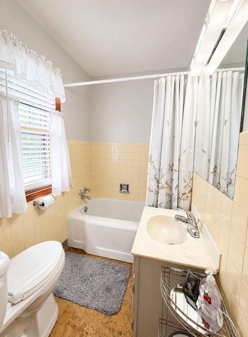 1917 VINLAND STREET, Oshkosh, WI 54901