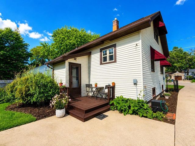 1917 VINLAND STREET, Oshkosh, WI 54901