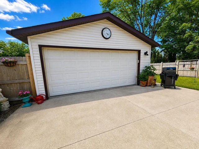 1917 VINLAND STREET, Oshkosh, WI 54901