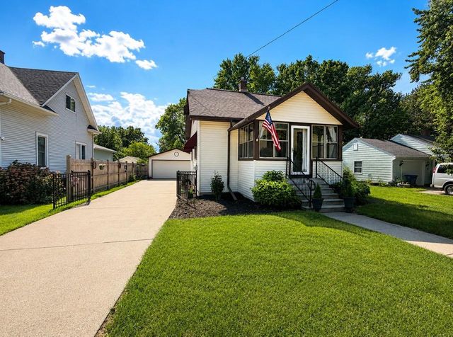 1917 VINLAND STREET, Oshkosh, WI 54901