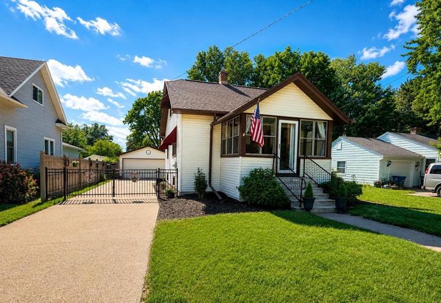 1917 VINLAND STREET, Oshkosh, WI 54901