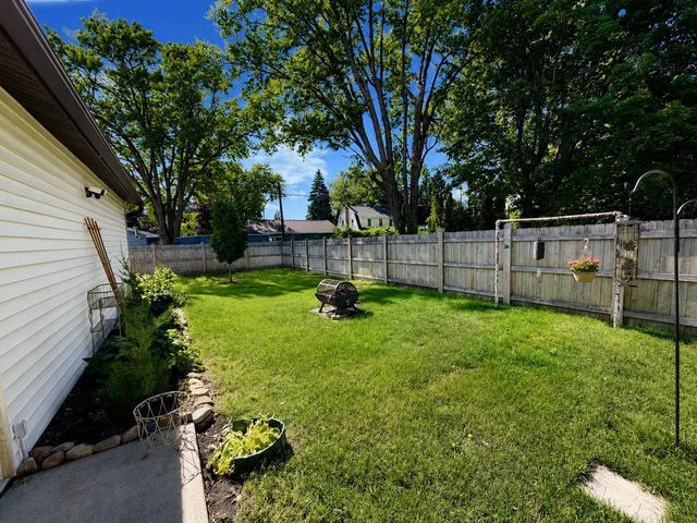 1917 VINLAND STREET, Oshkosh, WI 54901