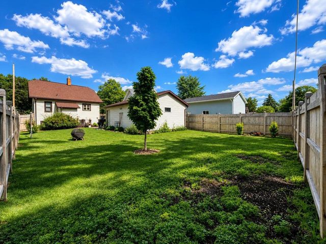1917 VINLAND STREET, Oshkosh, WI 54901
