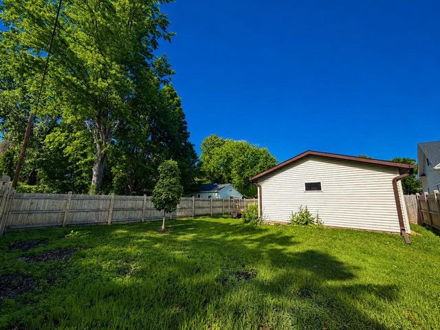 1917 VINLAND STREET, Oshkosh, WI 54901