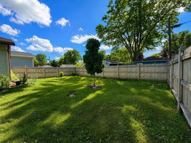 1917 VINLAND STREET, Oshkosh, WI 54901