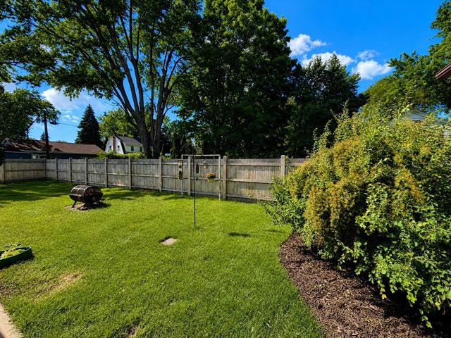 1917 VINLAND STREET, Oshkosh, WI 54901