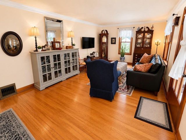 1917 VINLAND STREET, Oshkosh, WI 54901