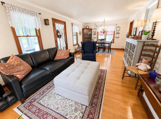1917 VINLAND STREET, Oshkosh, WI 54901