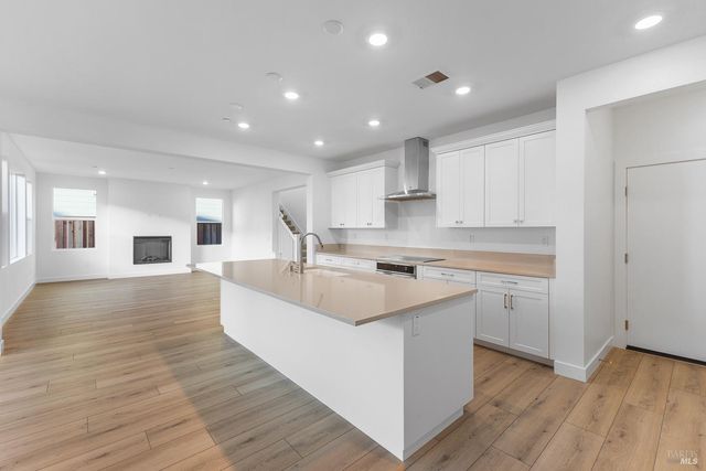 7337 Willowglen Dr, Rohnert Park, CA 94928