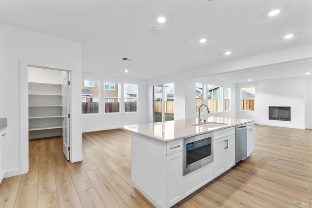 7337 Willowglen Dr, Rohnert Park, CA 94928