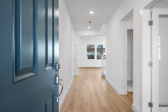 7337 Willowglen Dr, Rohnert Park, CA 94928