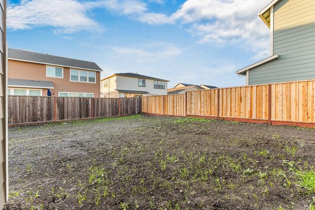 7337 Willowglen Dr, Rohnert Park, CA 94928