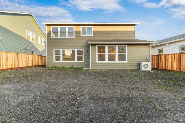 7337 Willowglen Dr, Rohnert Park, CA 94928