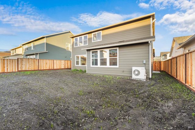 7337 Willowglen Dr, Rohnert Park, CA 94928