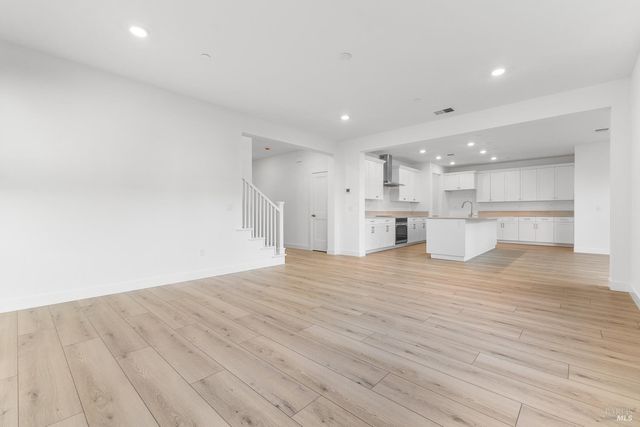 7337 Willowglen Dr, Rohnert Park, CA 94928