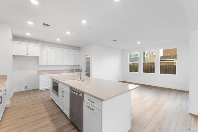 7337 Willowglen Dr, Rohnert Park, CA 94928