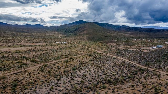 002 N Inyo Drive, White Hills, AZ 86445