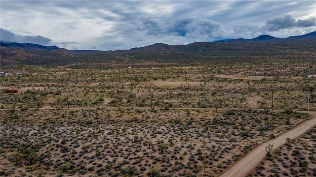 002 N Inyo Drive, White Hills, AZ 86445