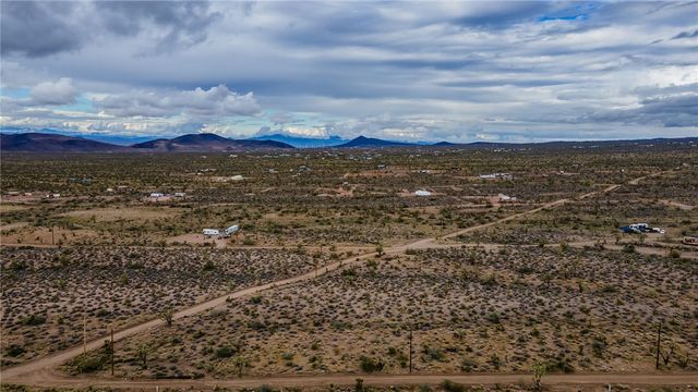 002 N Inyo Drive, White Hills, AZ 86445